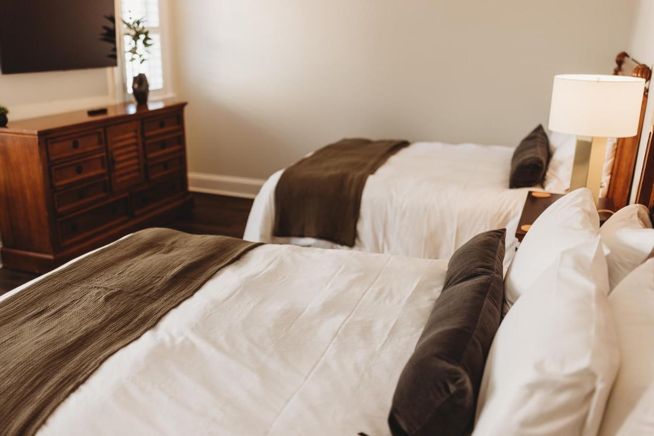 The Jefferson Inn 서던파인스 외부 사진